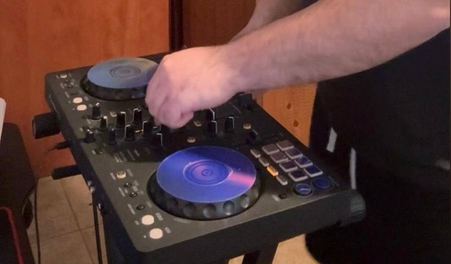 אתר DJ Shlomo PSY – עיצוב אנרגטי עם מיקסים והזמנות להופעות